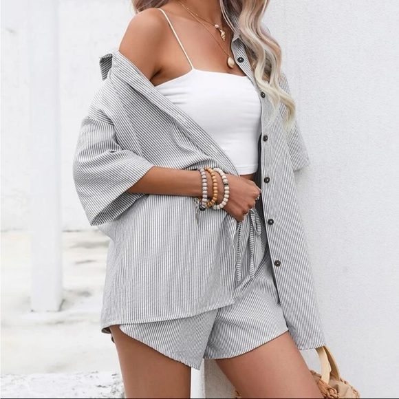 Striped oversized Button Down Shirt shorts set - Picture 2 of 6